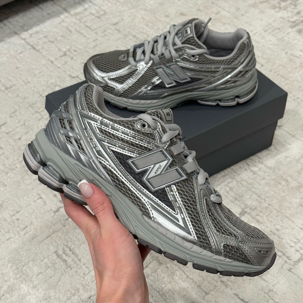 New balance 1906R size men us 7,5; women us 9 new